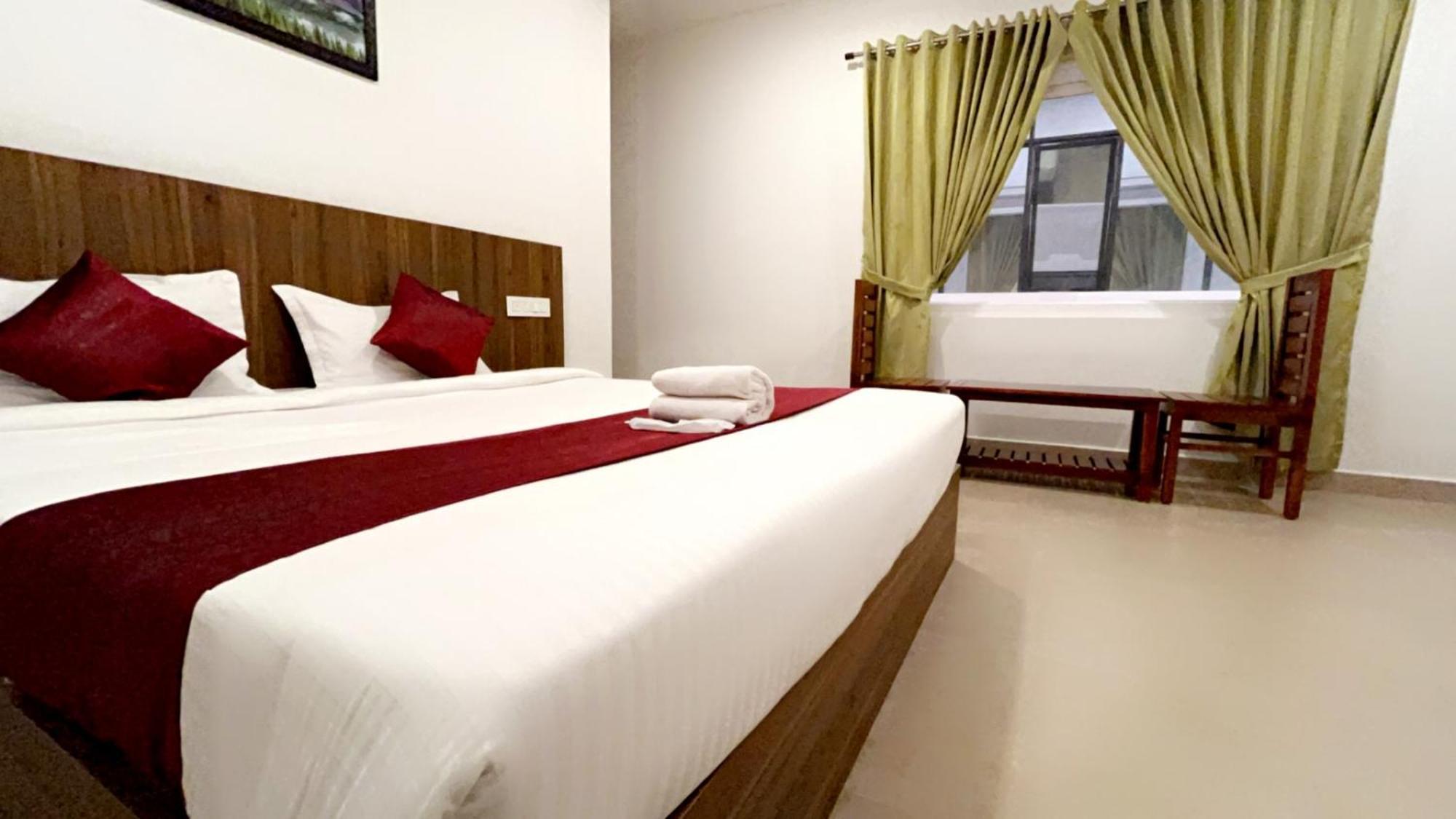 Hotel Dream Suite, Kattappana Exterior foto